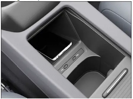 Volkswagen ID.4 Ablagefach mit Abdeckung kabelloses Laden Smartphone Fach geöffnet Übersicht